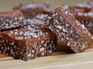 طرز تهیه قطعه های چهار گوش شکلاتی