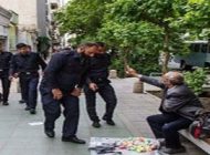 حملات گازانبری ماموران به دست فروشان