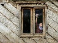 تمیز کردن مدرسه توسط معلم و دانش آموزان