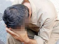 به خانه رفتم زنم  روی تختخواب بود و مرد غریبه در کمد