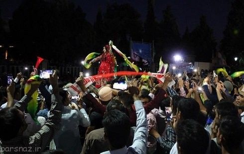 عکس رقص دختر شیرازی در ملاء عام بدون روسری