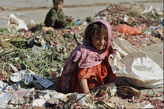 رابطه بین فقر و بی ثباتی در زندگی