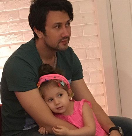 عکس های زیبا از شاهرخ استخری به همراه دخترش پناه