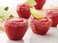 ژله توت فرنگی را این گونه درست کنید