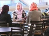 دختران و معلمان دبیرستان آمریکا با حجاب شدند