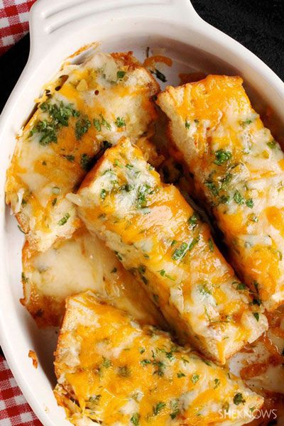 طرز تهیه نان سیر و ریحان پنیری عالی