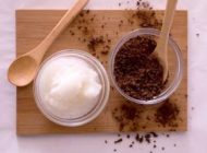 طرز تهیه اسکراب قهوه و نارگیل برای پوست صورت