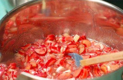آموزش تهیه مربا ریواس خوش طعم