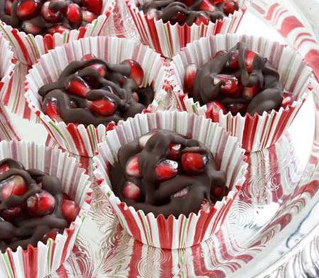 بهترین خوراکی شب یلدا دسر شکلات انار