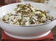 طرز تهیه سالاد کلم و سیب خوش طعم