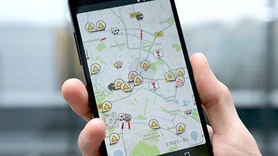 معرفی بهترین برنامه نقشه موبایل Waze Social GPS