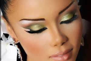 مقایسه سایه پودری و سایه مایع برای آرایش چشم