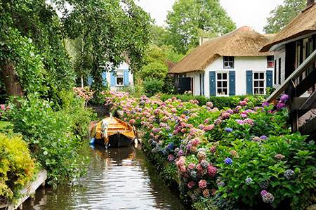 سفر به روستای زیبای Giethoorn در کشور هلند سفر به روستای زیبای Giethoorn در کشور هلند