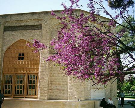 سفر به باغ زیبای جهان نما در شهر شیراز سفر به باغ زیبای جهان نما در شهر شیراز