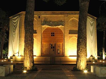 سفر به باغ زیبای جهان نما در شهر شیراز سفر به باغ زیبای جهان نما در شهر شیراز