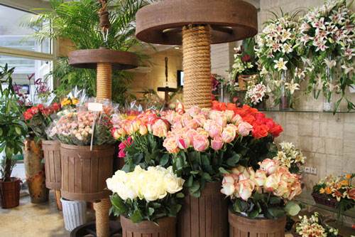 آشنایی با شغل گل فروشی با عشق و طراوت آشنایی با شغل گل فروشی با عشق و طراوت