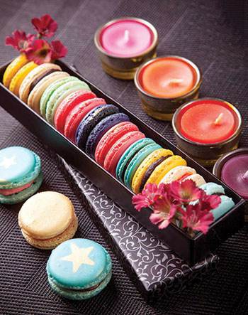 طرز تهیه شرینی ماکارون با رنگ های مختلف