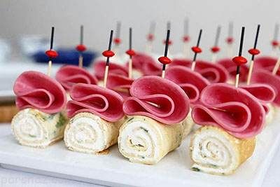 طرز تهیه رول کرپ پنیری با تزیین زیبا