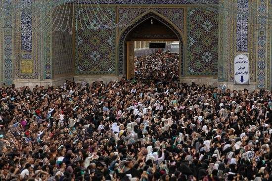 تصاویر موعد سال تحویل در حرم امام رضا (ع)