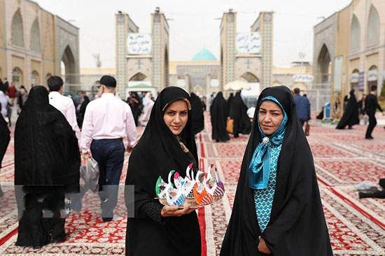 تصاویر موعد سال تحویل در حرم امام رضا (ع) تصاویر موعد سال تحویل در حرم امام رضا (ع)