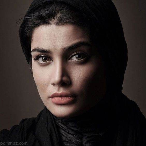 بیوگرافی و عکس های تینا آخوند تبار بازیگر ایرانی