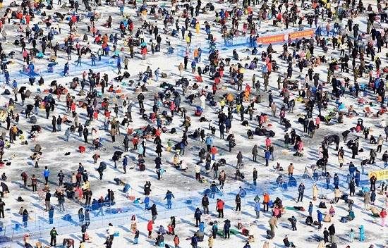 شادی مردان و زنان کره ای در فستیوال یخ