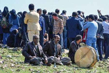 عکس های وداع با عارف لرستانی در روستای سیمینه
