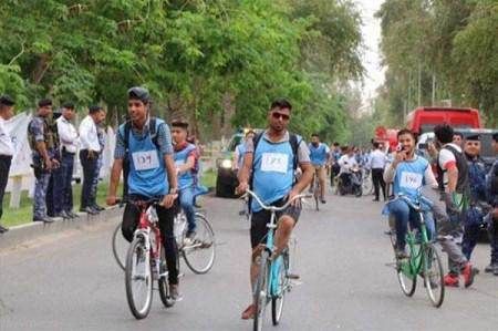 دختران جذاب عراقی و پسران در فستیوال دوچرخه سواری
