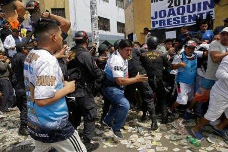 تصاویر رقابت های جذاب فوتبال خیابانی در کشور پرو