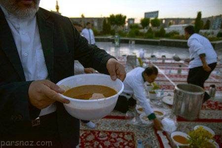 افطار روزه داران در حرم مطهر امام رضا (ع) در مشهد