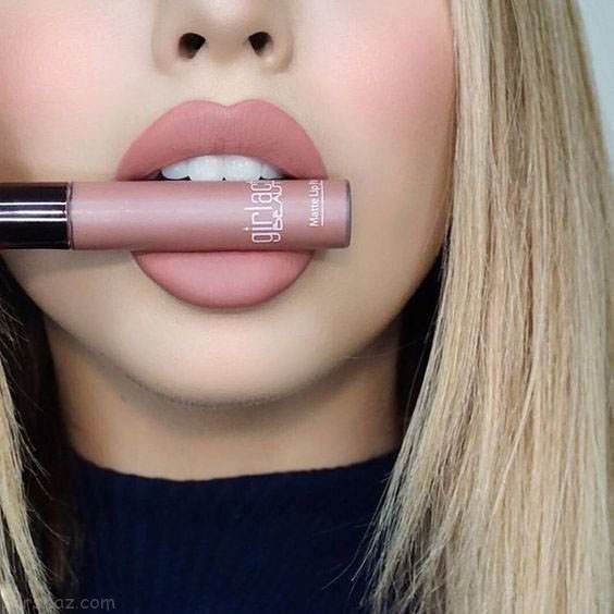 مدل های جذاب و زیبای آرایش لب با رژ لب مایع