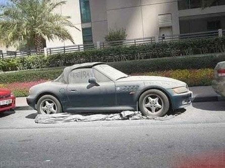 ماشین های سوپر لوکس که در دوبی خاک می خورند