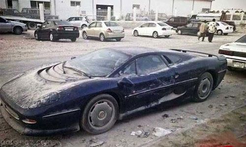 ماشین های سوپر لوکس که در دوبی خاک می خورند
