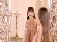 زیباترین دختر جهان با چشمانی خیره کننده +عکس