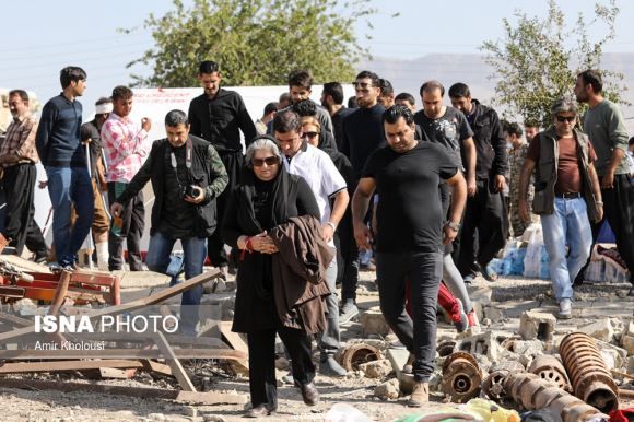 ستاره های مشهور ایرانی که به کمک زلزله زده ها رفتند