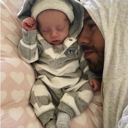 انریکه ایگلسیاس (enrique iglesias) و همسرش در کنار دوقلوهایشان