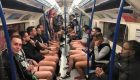 مردان و زنان در روز جهانی مترو بدون شلوار +عکس