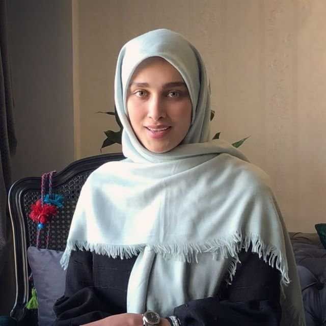 بیوگرافی سیده آناشید حسینی زیباترین مدل باحجاب ایرانی +عکس همسرش