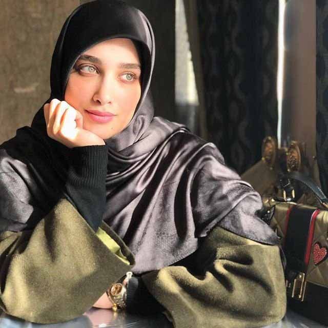 بیوگرافی سیده آناشید حسینی زیباترین مدل باحجاب ایرانی +عکس همسرش