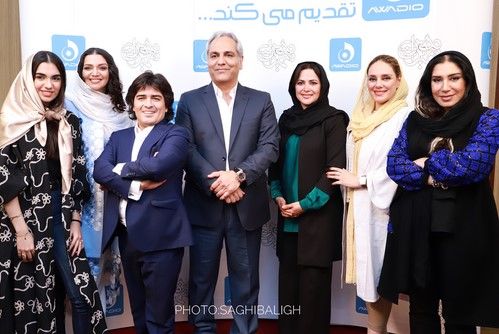 سوپر استارها در کنسرت مهران مدیری | خواندن ترانه سوغاتی مرحوم هایده