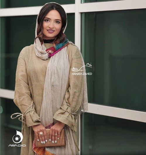 سوپر استارها در کنسرت مهران مدیری | خواندن ترانه سوغاتی مرحوم هایده