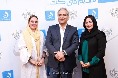 سوپر استارها در کنسرت مهران مدیری | خواندن ترانه سوغاتی مرحوم هایده