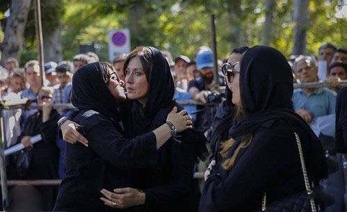 عکس ها و حواشی مراسم تشییع عزت الله انتظامی