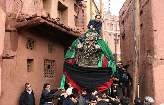 معروف ترین رسم های عزاداری ماه محرم در ایران + عکس