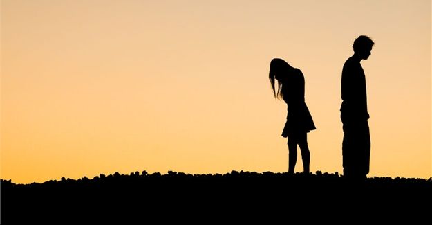 چگونه کسی که عاشقش بودیم را برای همیشه فراموش کنیم؟