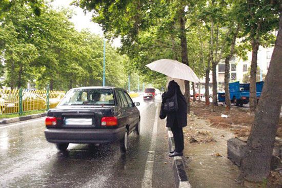 جرم متلک پرانی به زنان و مزاحمت خیابانی + نحوه شکایت و رسیدگی به جرم