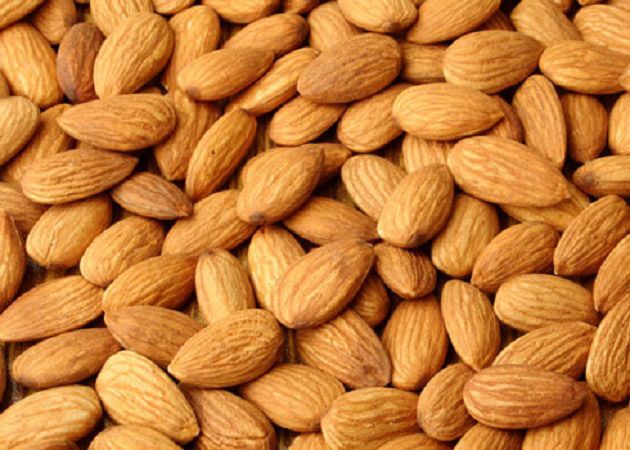 بهترین خواص پسته و بادام | فواید آجیل خوردن در عید نوروز