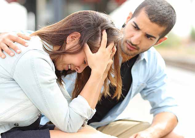 چگونه به همسر عزادار دلداری دهیم؟ | روش های تسکین دادن به همسر داغدار