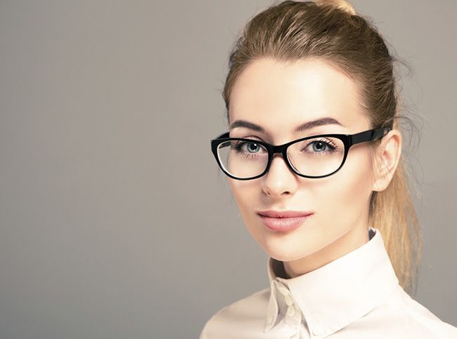 چگونه به دختر مورد علاقه مان پیام بدهیم؟ | راهکارهای مفید و کاربردی
