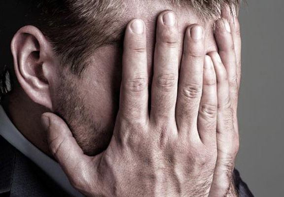 چگونه به همسر عزادار دلداری دهیم؟ | روش های تسکین دادن به همسر داغدار